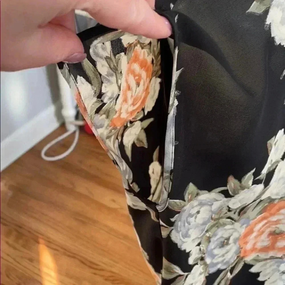 Forevwr 21 Floral Sheer Shortsleeve Top - Picture 2 of 4